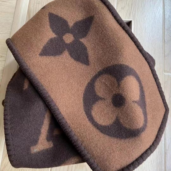 <AUTHENTIC>Louis Vuitton Scarf